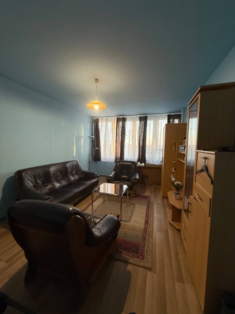 Ny�regyh�za �rok utc�n alb�rlet kiad�