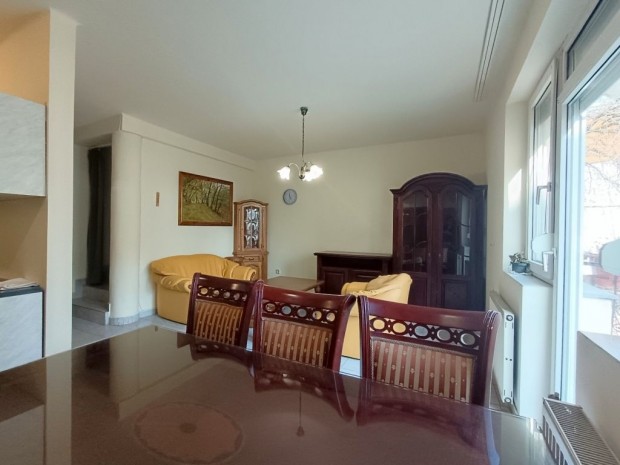 Ny�regyh�za Belv�ros�ban nappali + 2 szob�s, 1. emeleti lak�s kiad�