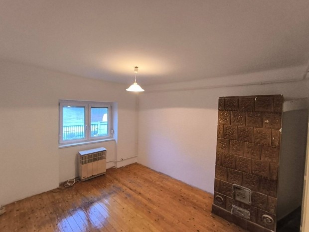 Ny�regyh�za Borb�nya kedvelt r�sz�n elad� csal�di h�z!