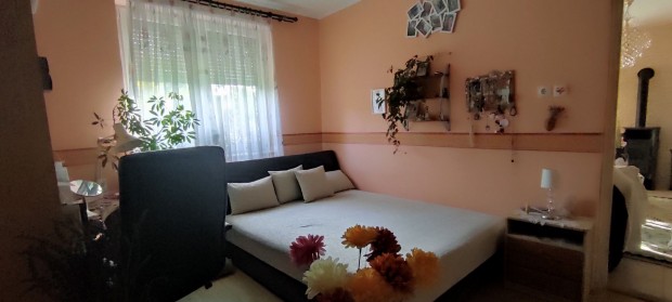 Ny�regyh�za Borb�ny�n csal�di h�z kiad�