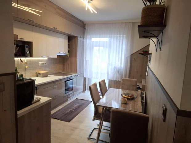 Ny�regyh�za Borb�ny�n elad� egy 121 m2-es szintes ikerh�z!