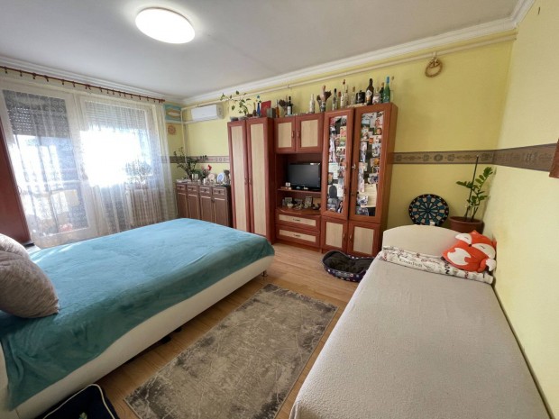 Ny�regyh�za Csal�d Utc�n 53 NM-Es Nagy Konyh�s Lak�s Elad�