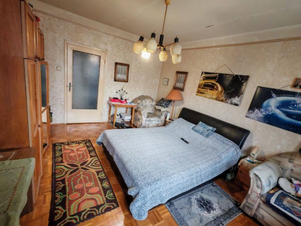 Ny�regyh�za-J�sav�ros, 52 m2-es, f�ldszinti lak�s elad�