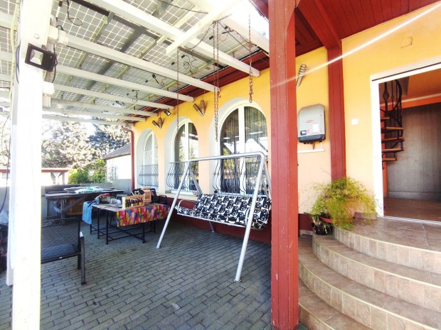 Ny�regyh�za Kor�nyi kertv�rosban csal�di h�z elad�