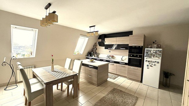 Ny�regyh�za Malomkertben 2 szoba nappalis bels�szintes lak�s elad�