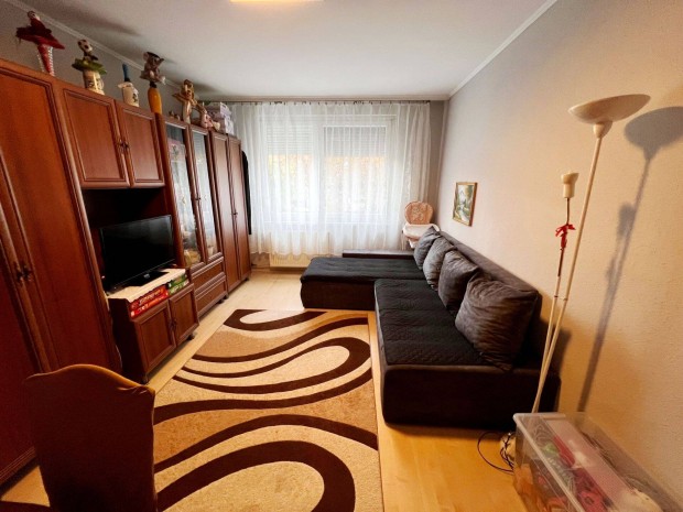 Ny�regyh�za �sz�l� Utc�n 1.Emeleten 2+2 Szob�s Lak�s Szigetelt T�rsash