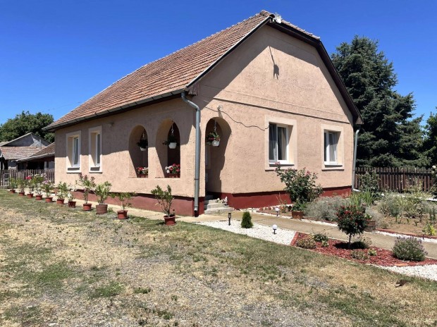 Nyregyhza-Salamonbokorban 85nm-es 2szoba+nappalis tanys ingatlan!