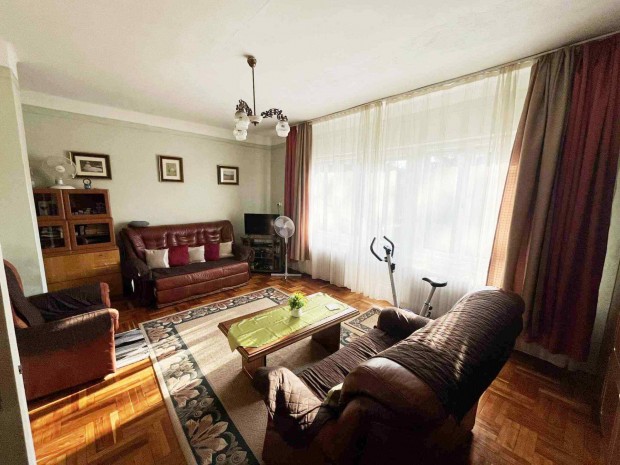 Ny�regyh�za S�st�hegy K�zpontj�ban 3 Szoba+Nappalis Csal�di H�z Elad�