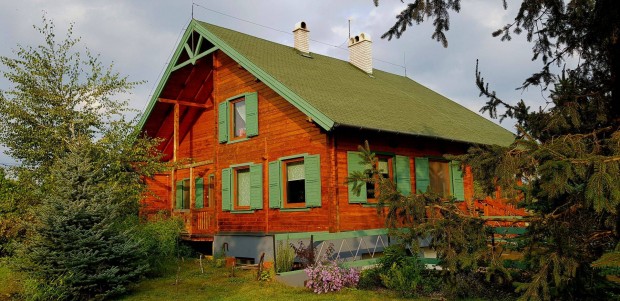 Nyíregyháza-Sóstóhegyen, Kemecsei út végén otthonos családi ház