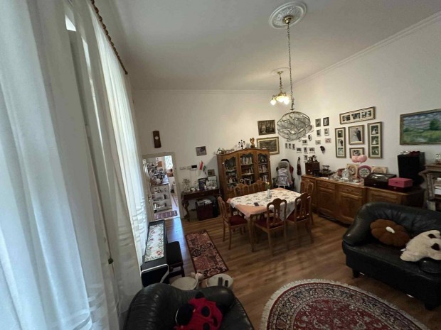 Ny�regyh�za Szent Istv�n utc�n elad� egy pihen� kertes h�z!