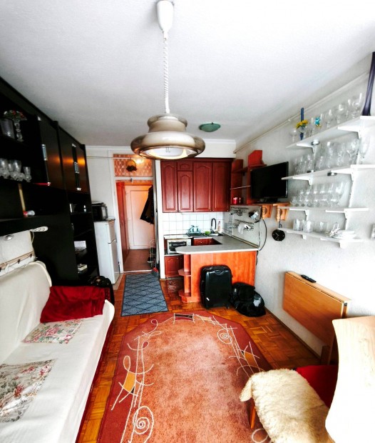 Ny�regyh�za Vasv�ri P�l Utc�n J� �llapot� Minigarzon Elad�