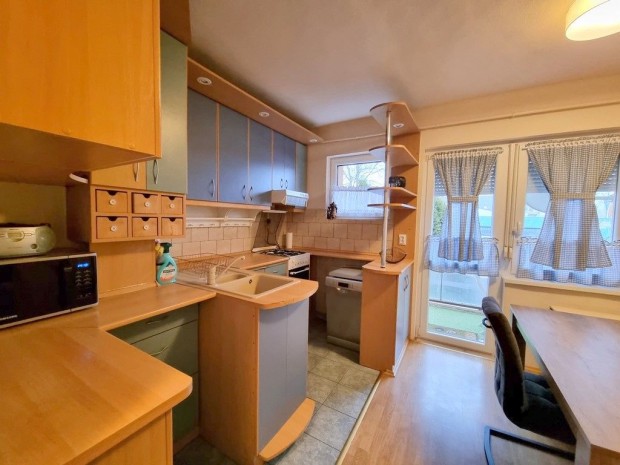 Ny�regyh�za, Bujtos utca, 80 m2-es, t�rsash�zi lak�s, 3 szob�s