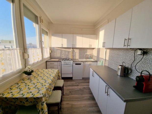 Ny�regyh�za, B�za t�r, 62 m2-es, t�rsash�zi lak�s, 3 szob�s, kiv�l�