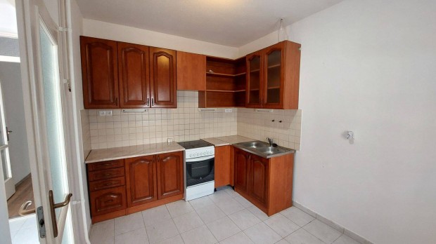 Ny�regyh�za, Egyh�z utc�n I emeleti lak�s elad�