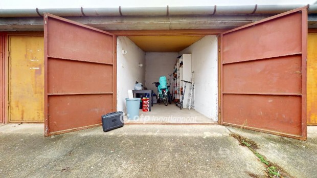 Ny�regyh�za, Elad� �n�ll� gar�zs, 20 m2