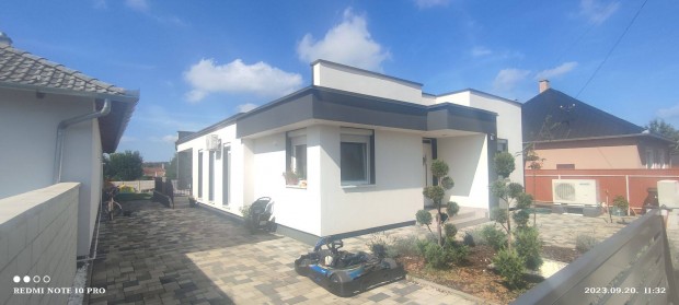 Ny�regyh�za, OROS, �j �p�t�s� �n�ll� Csal�di H�z Elad�