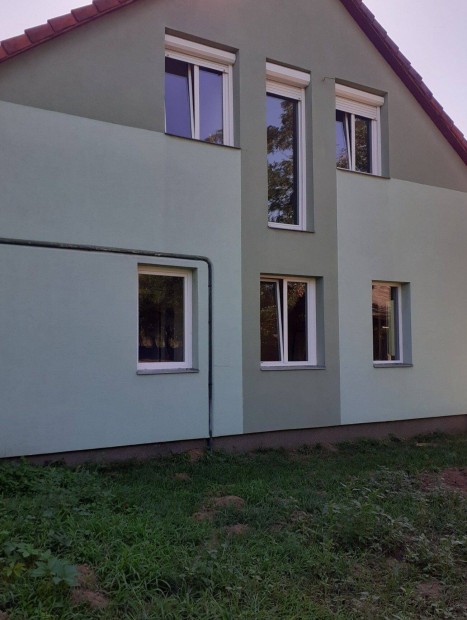 Ny�regyh�za- S�st�hegyen elad� egy 65+280 m2-es csal�di h�z!