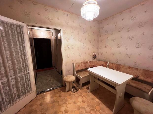 Ny�regyh�za, Toldi utc�ban 54m2-es, 2 szoba nagy konyh�s, azonnal k�lt