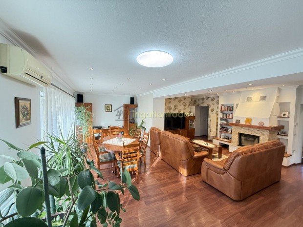 Ny�regyh�za - Belv�ros - Csal�dih�z - Elad�