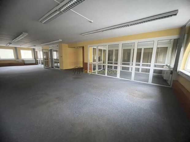 Ny�regyh�za - Belv�ros - Irodah�z - Rendel� - V�llalkoz�sra alkalmas