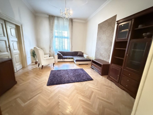 Ny�regyh�za - Belv�ros - Lak�s - Kiad�