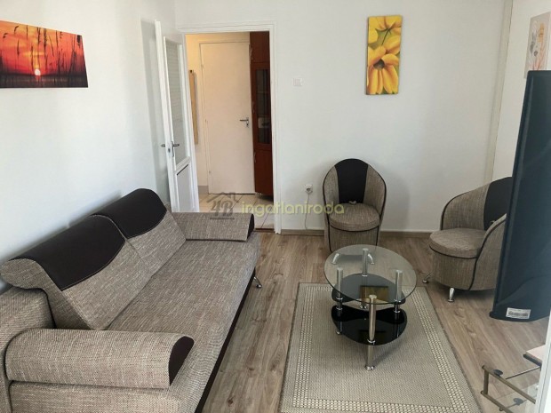 Ny�regyh�za - Belv�ros - Lak�s - Kiad�