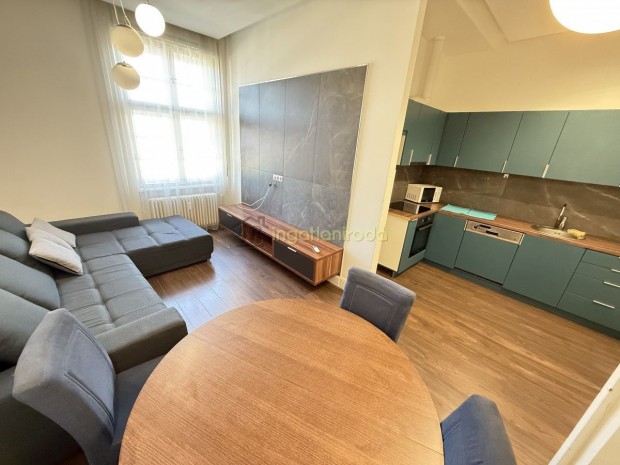 Ny�regyh�za - Belv�ros - Lak�s - Kiad�