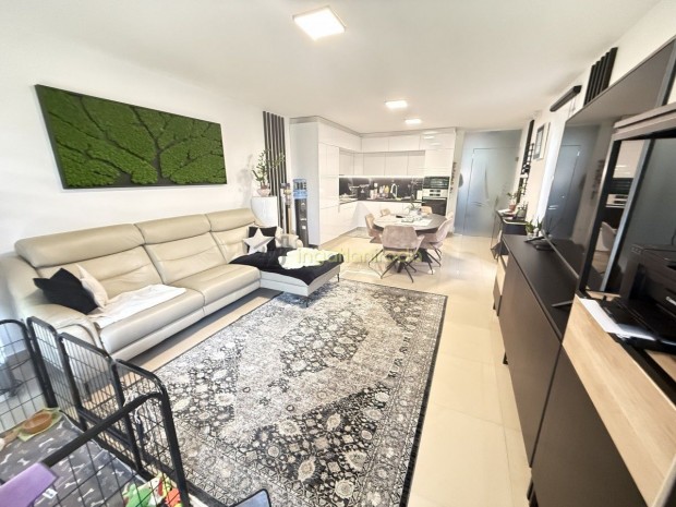 Ny�regyh�za - Belv�ros k�zeli - Sorh�z - Csal�dih�z - Elad�