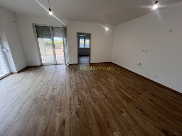 Ny�regyh�za - Kabal�s - Ikerh�z - Csal�dih�z - Elad�