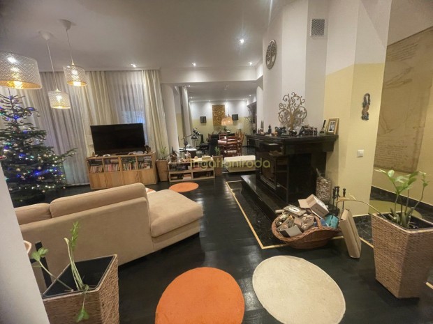 Ny�regyh�za - Malomkert - Csal�dih�z - Telek - Belter�leti - Elad�