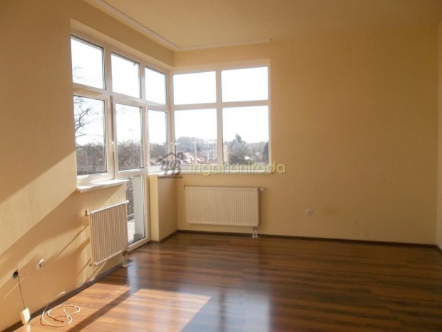 Ny�regyh�za - Malomkert - Lak�s - Elad�