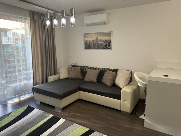 Ny�regyh�za - �r�k�sf�ld - Lak�s - Kiad�