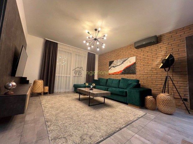 Ny�regyh�za - �r�k�sf�ld - Lak�s - Kiad�