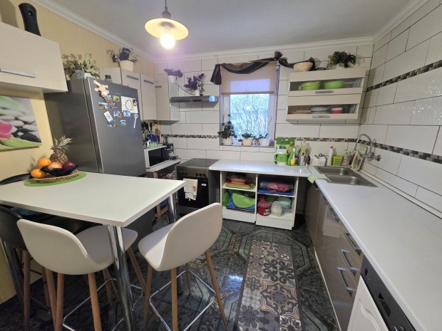 Ny�regyh�za - Oroson csal�di h�z elad�!