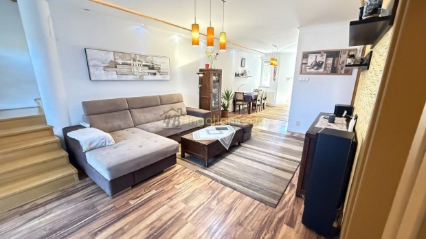 Ny�regyh�za - S�gv�ri kertv�ros - Csal�dih�z - Ikerh�z - Elad�