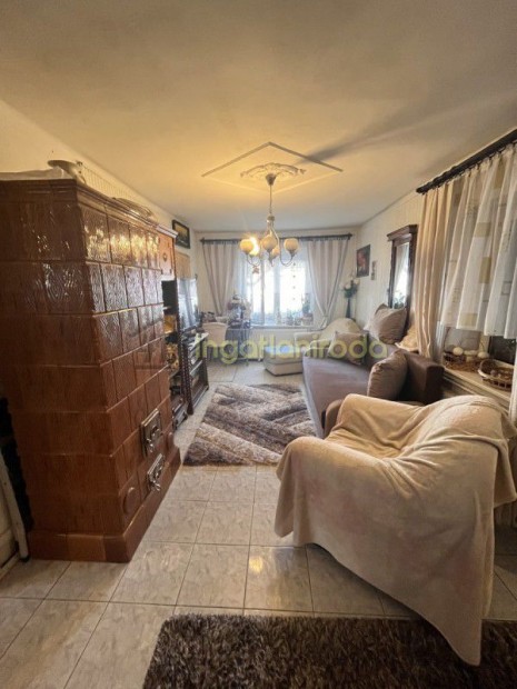 Ny�regyh�za - S�gv�ri kertv�ros - Ikerh�z - Elad�