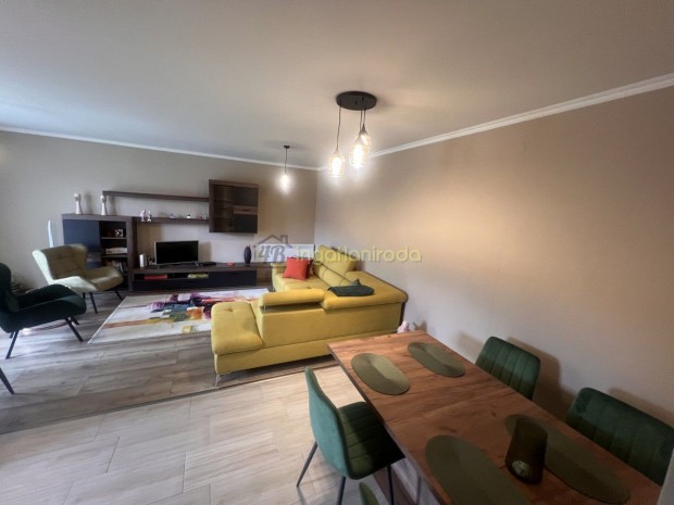 Ny�regyh�za - S�gv�ri kertv�ros - Lak�s - Kiad�