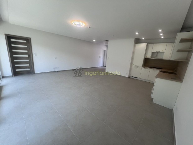 Ny�regyh�za - S�st�f�rd� - Csal�dih�z - Sorh�z - Elad�