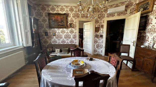 Ny�regyh�za, abszol�t belv�ros�ban t�gla�p�t�s� t�rsash�z 2.emelet�n