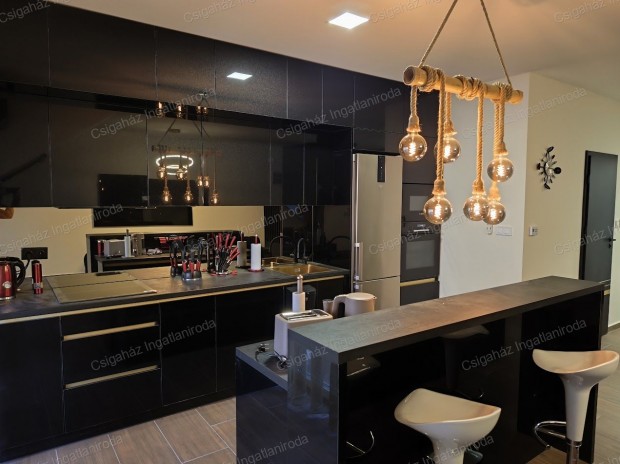 Ny�regyh�za belv�ros k�zel�ben,Malomkertben Amerikaikonyh�s-nappalis