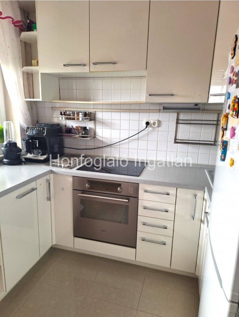 Ny�regyh�za belv�ros�ban,2. emeleti, 2 erk�lyes lak�s gar�zzsal elad�