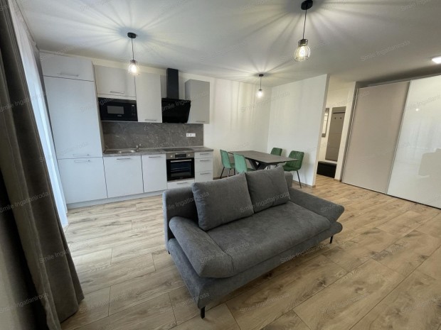 Ny�regyh�za belv�ros�ban �j �p�t�s� t�rsash�z 2. emelet�n