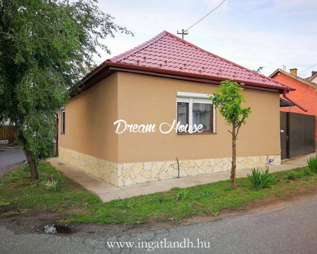 Ny�regyh�za belv�ros�hoz k�zel 2 szob�s kis h�z j� �llapotban, kis udv