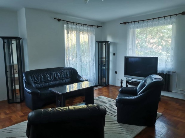 Ny�regyh�za belv�rosi lak�s kiad�