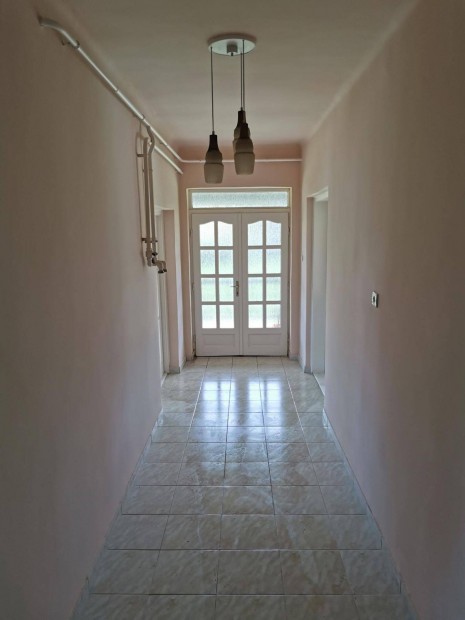 Ny�regyh�za k�zel�ben tanya besorol�s�, 110 nm-es csal�di h�z elad�