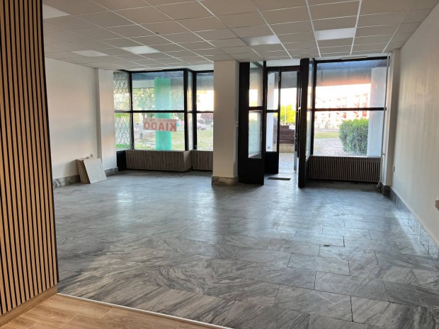 Ny�regyh�za k�zpontj�ban 90 nm �zlet elad�