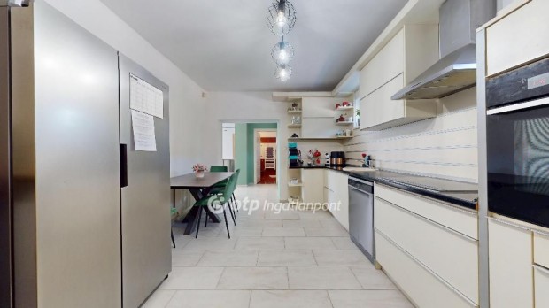 Ny�regyh�zai 166 nm-es h�z elad�