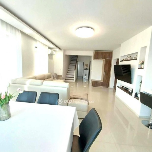 Ny�regyh�zai 170 nm-es h�z elad�