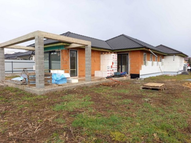 Ny�regyh�zai 188 nm-es h�z elad�