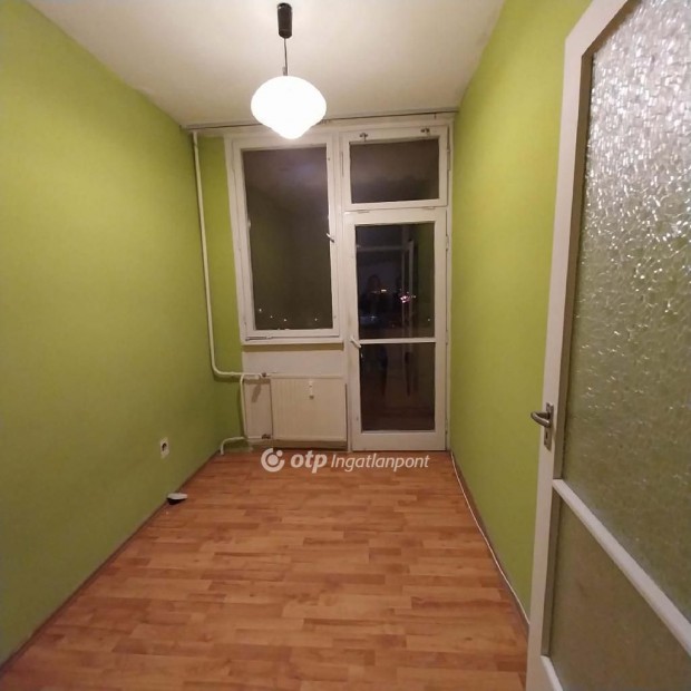 Ny�regyh�zai 42 nm-es lak�s elad�